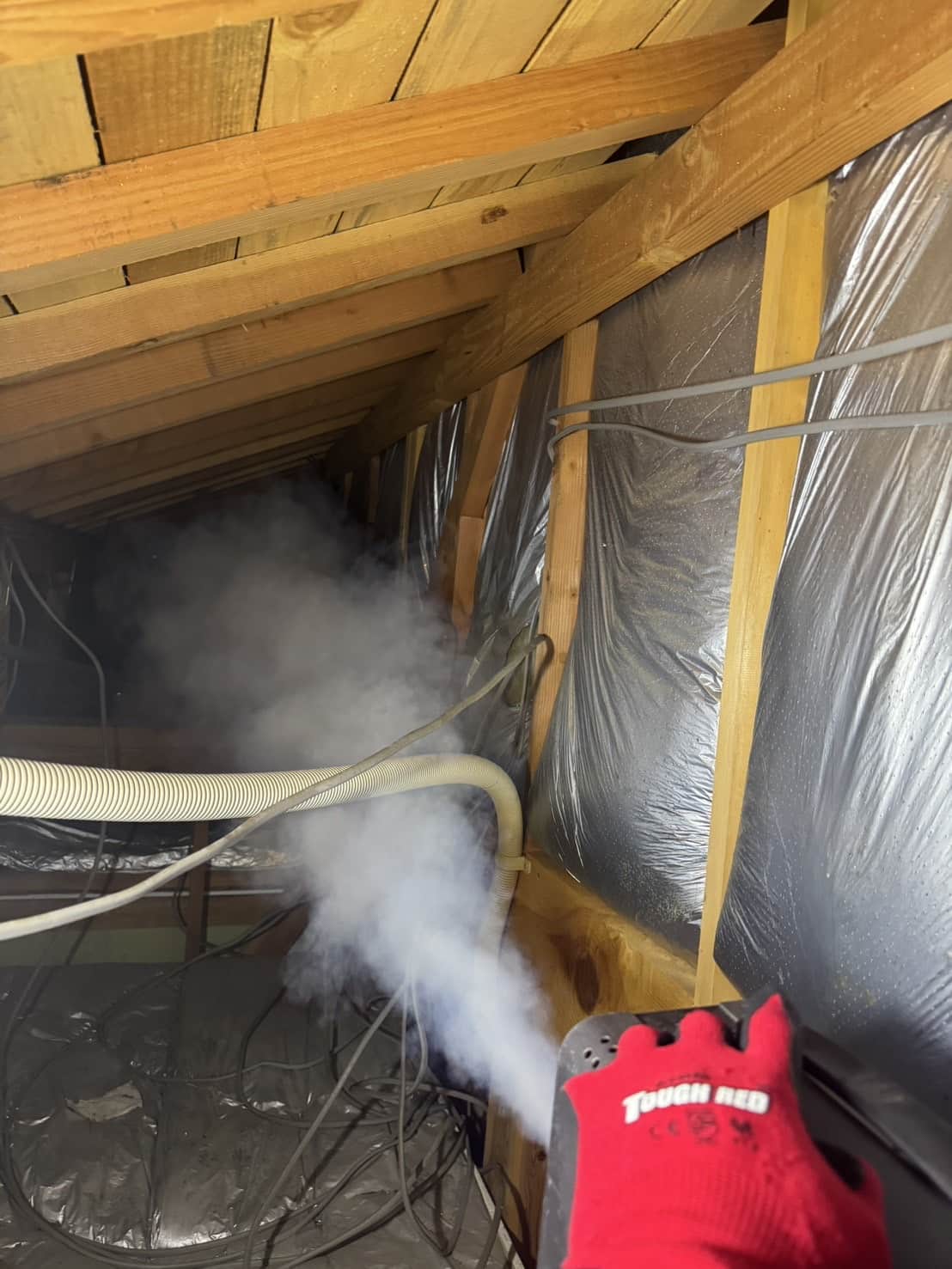 島根県出雲市｜天井のシミは「イタチ」の警告。断熱材を破壊する屋根裏の侵入路を特定し、5つの死角を封鎖した徹底防除録