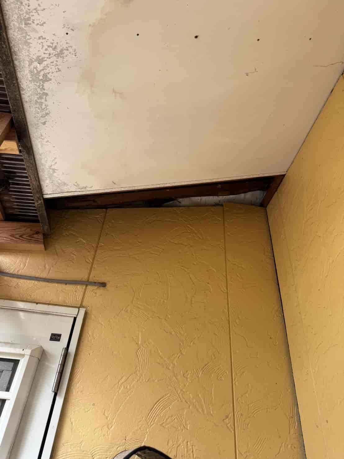 鳥取県大山町｜室内に漂う「獣臭」の正体を断つ。イタチの溜め糞清掃と、金網・板金による精密封鎖で衛生環境を再生した防除録