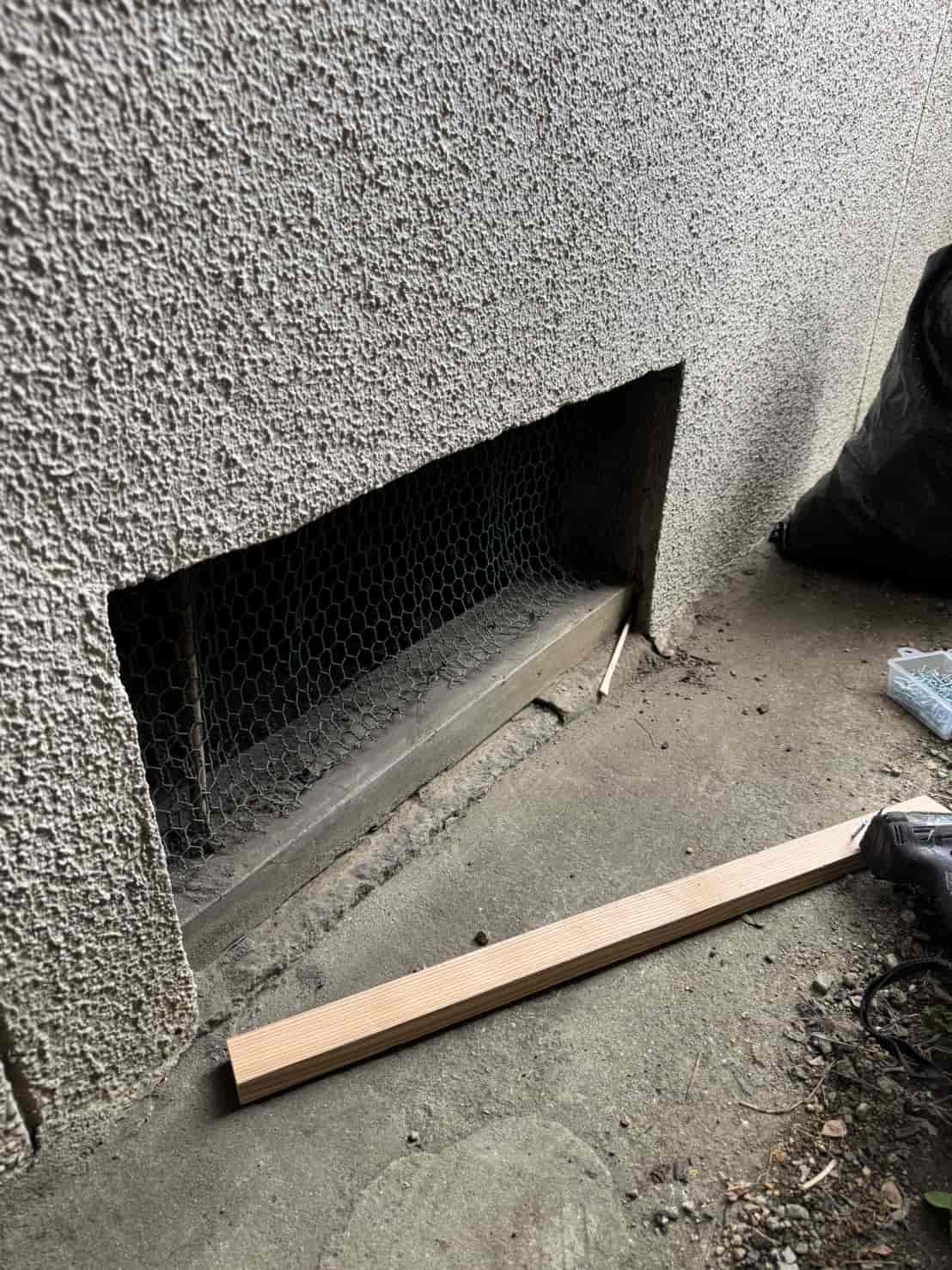 広島県広島市西区｜配線かじりが招く「火災の予兆」。基礎換気口のステンレス封鎖と全層防除で守り抜く住まいの安全